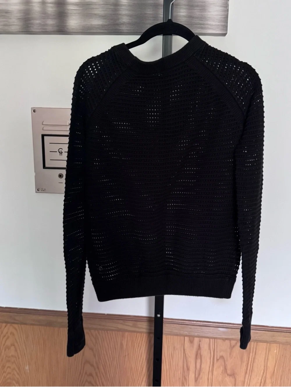 Lululemon women Black Knit Sweater- Classic Crewneck  size 4